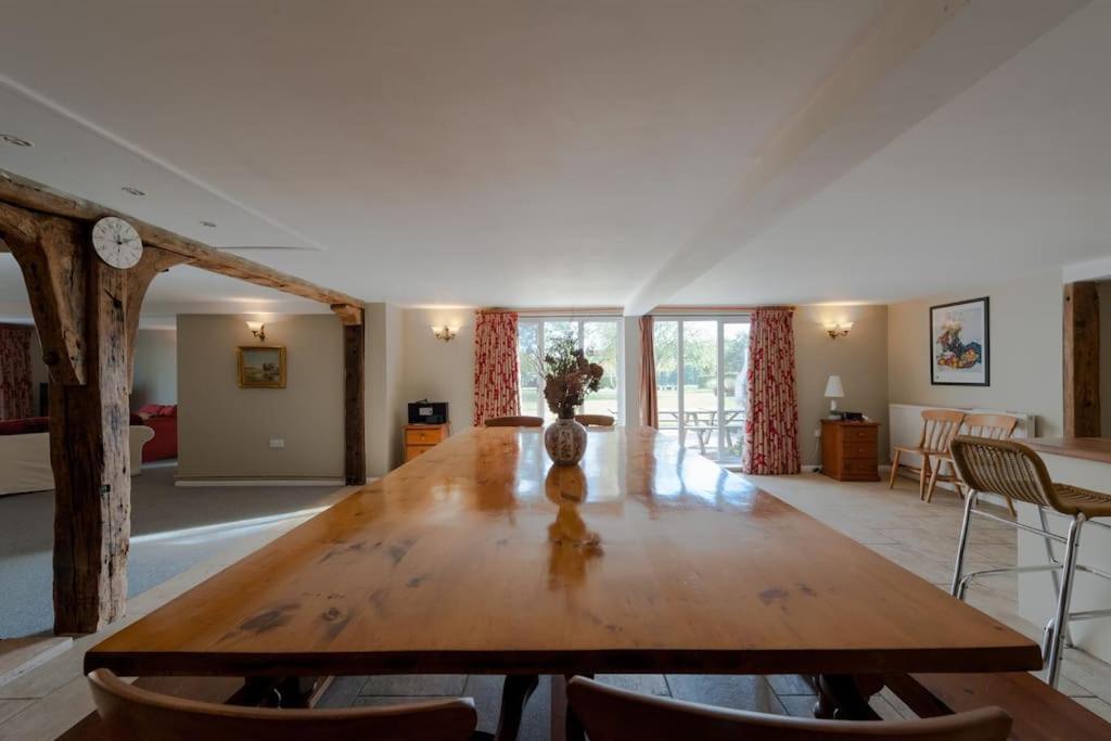 Вілла Marshlands House, Sleeps 16 - Country Barn With Hot Tub Вудбридж Екстер'єр фото