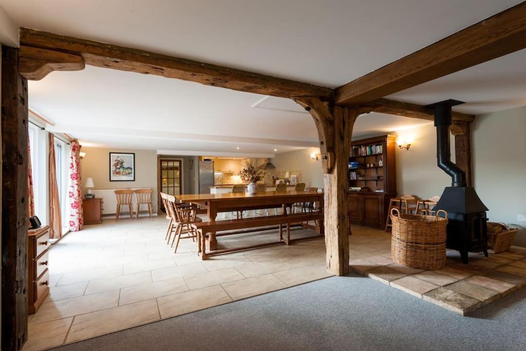 Вілла Marshlands House, Sleeps 16 - Country Barn With Hot Tub Вудбридж Екстер'єр фото